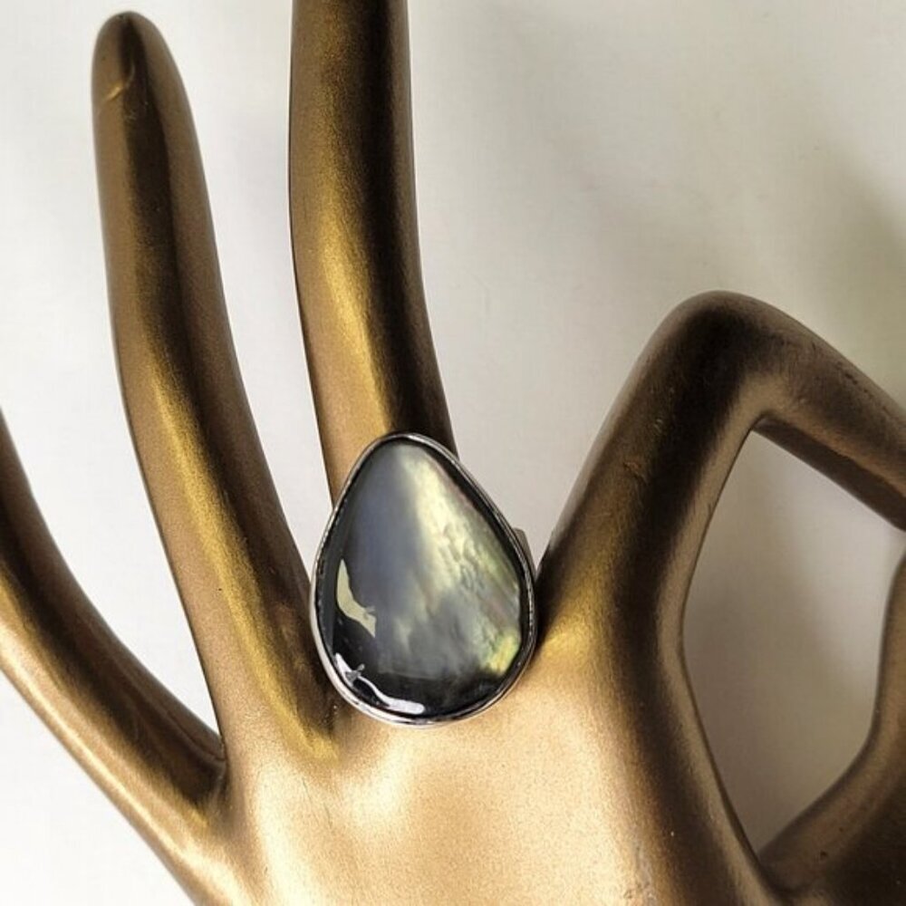 Mother Of Pearl Teardrop Ring